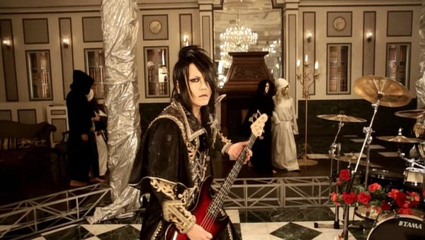 [2011.06.15] Versailles - MASQUERADE (MASASHI ver.) (DVD) [480p]   - eimusics.com.mkv_snapshot_01.47_[2015.09.29_18.23.37]