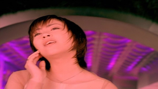 [2001.02.16] Utada Hikaru - Can You Keep A Secret (DVD) [480p]   - eimusics.com.mkv_snapshot_02.50_[2015.12.21_20.46.44]