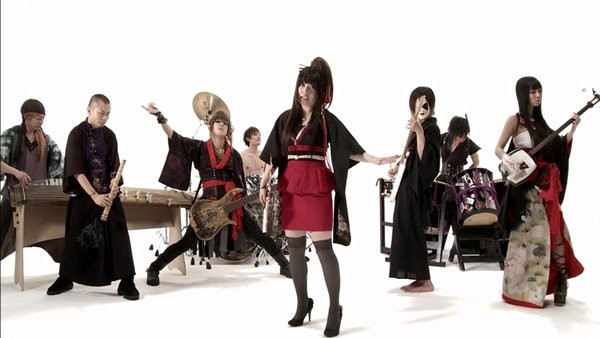 [2013.11.17] Wagakki Band - Roku Chounen to Ichiya Monogatari (BD) [720p]   - eimusics.com.mkv_snapshot_00.35_[2016.02.25_10.56.28]